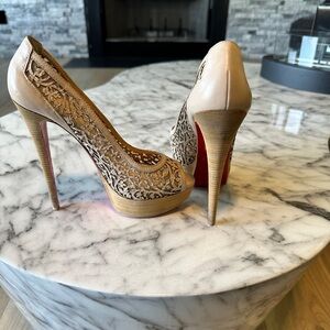 Christian Louboutin Women’s Heel Size 8.5 size 39
Slightly used